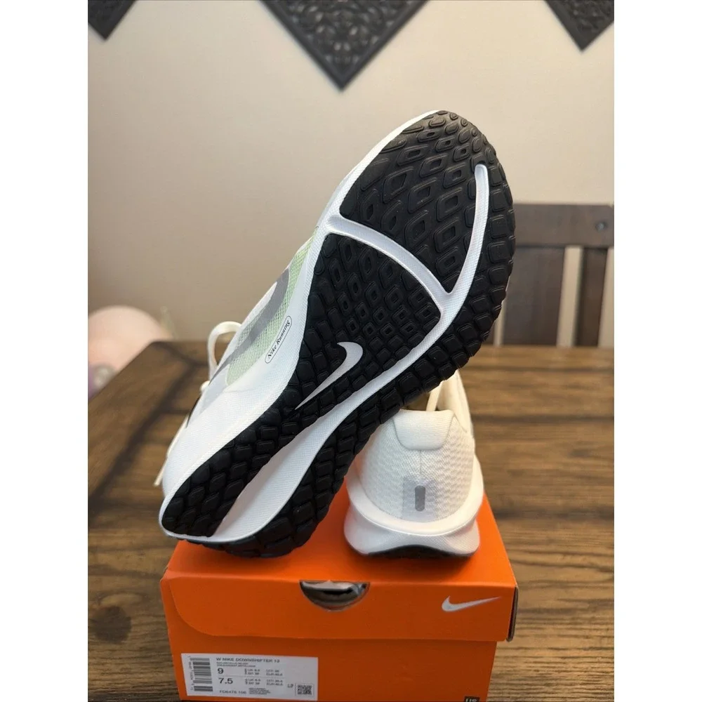 Sz 11 Nike Wmns Downshifter 13 Sail Metallic Silver Women Road Running FD6476